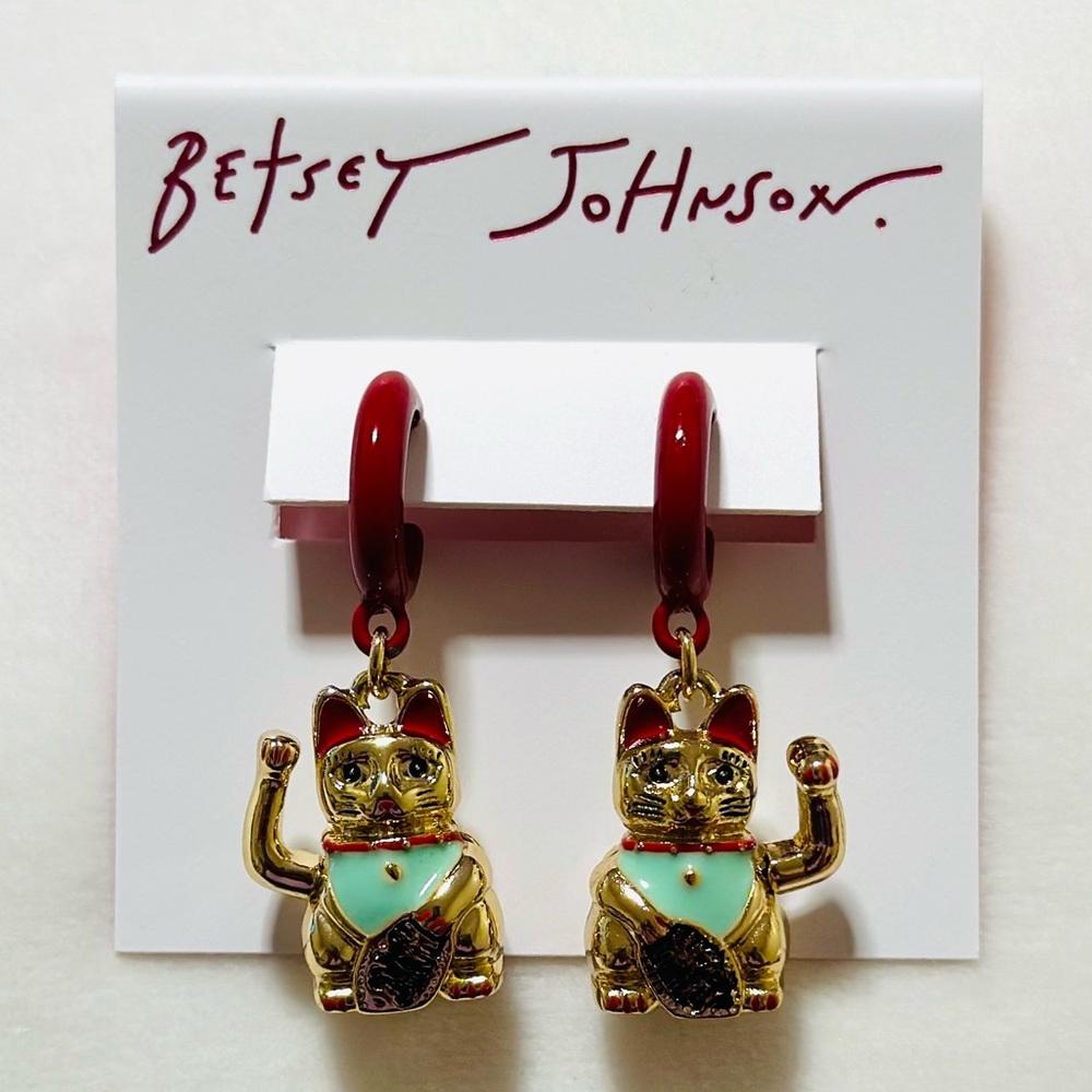 Betsey Johnson Gold Tone Lucking Out Lucky Cat Maneki Neko Huggie Hoop Earrings